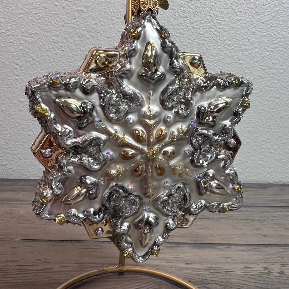 Hallmark *NEW* 2016 “Sparkling Snowflake” ~Blown Glass ~Christmas Ornament - Picture 2 of 9